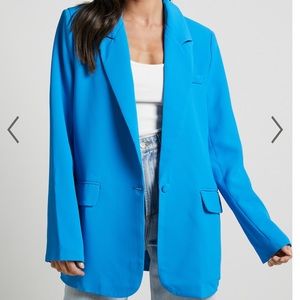 MICHELLE OVERSIZED PLUNGE NECK BUTTON UP BLAZER IN BLUE